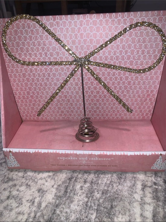 cupcakes & cashmere Other - 🆕- Cupcakes& Cashmere Gold Encrusted Bow Tree Topper